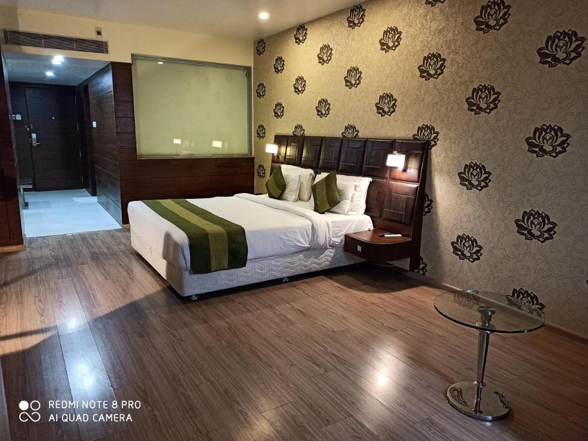 Hotel Patliputra Exotica Patna  Buitenkant foto