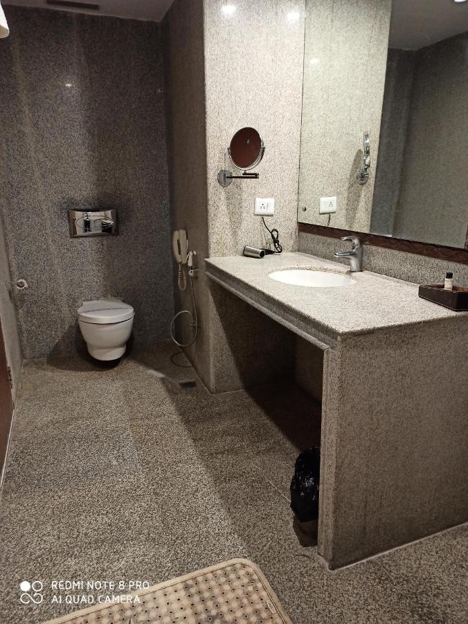 Hotel Patliputra Exotica Patna  Buitenkant foto