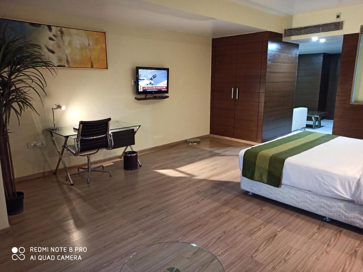 Hotel Patliputra Exotica Patna  Buitenkant foto