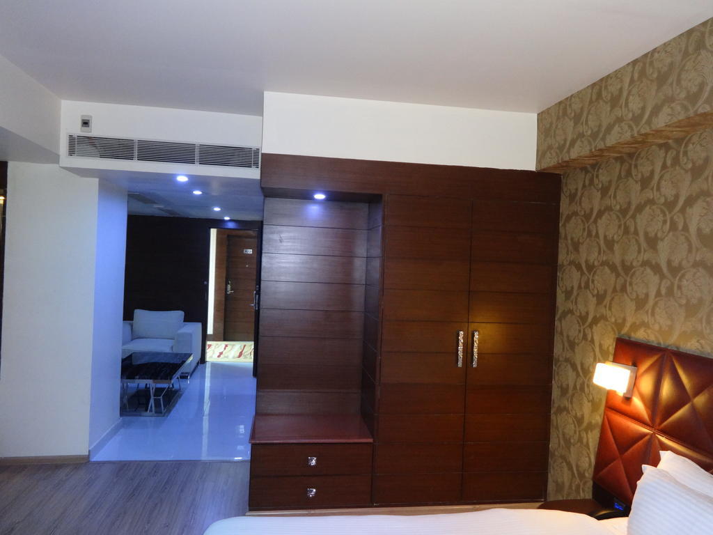 Hotel Patliputra Exotica Patna  Buitenkant foto