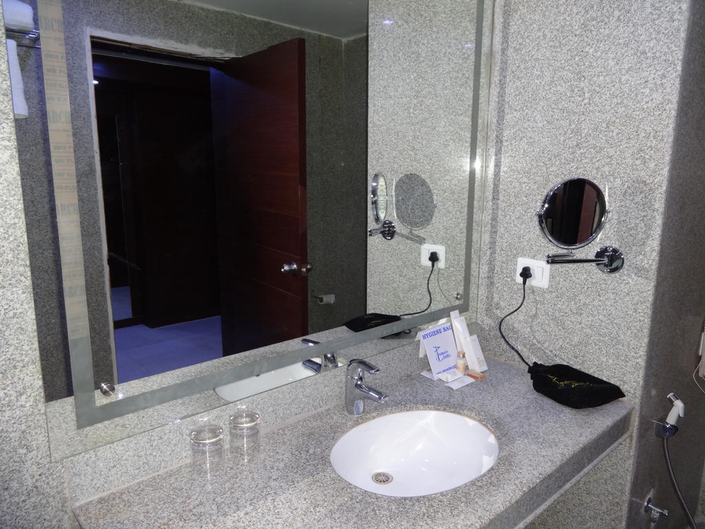 Hotel Patliputra Exotica Patna  Buitenkant foto